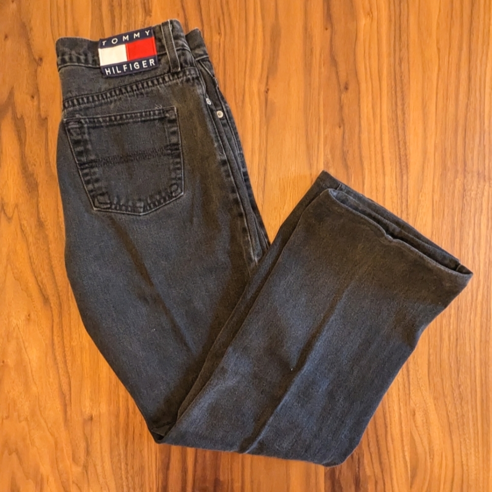 Tommy Hilfiger vintage black denim, 32/30 EU sizing measurements  in 2nd photo!